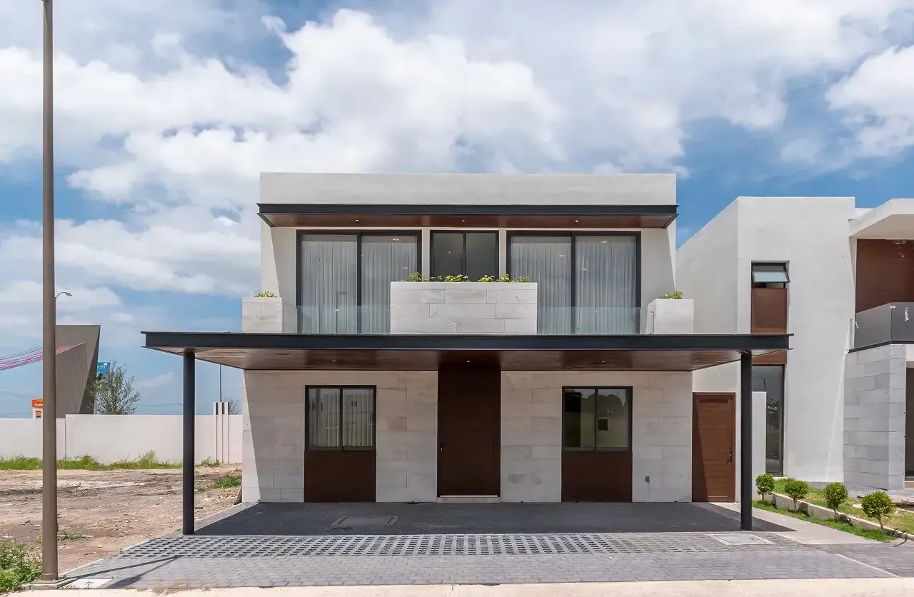 Fachada de una vivienda en Velasur